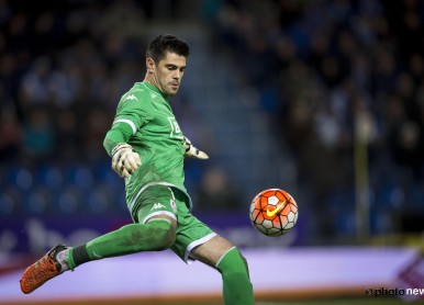 Victor VALDÉS signs for the Rouches